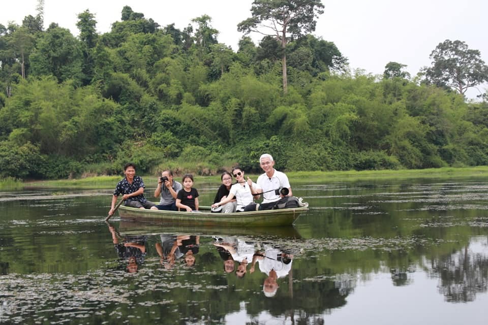 Đi thuyền trên Bàu Sấu