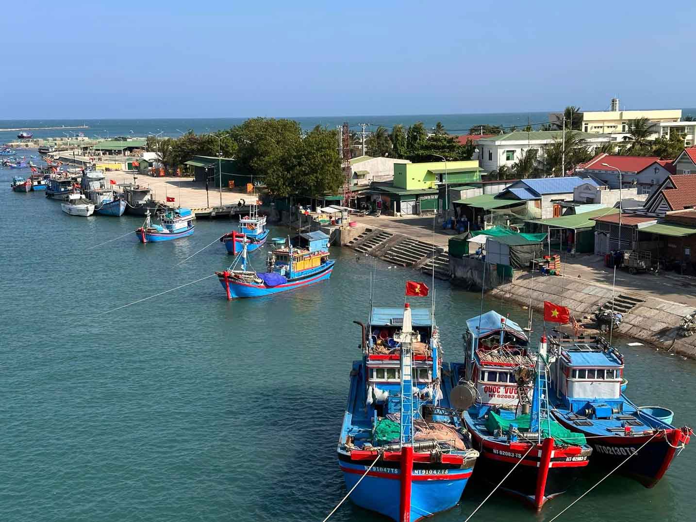 Làng chài Vĩnh Hy – Điểm đến tuyệt vời cho người yêu thiên nhiên